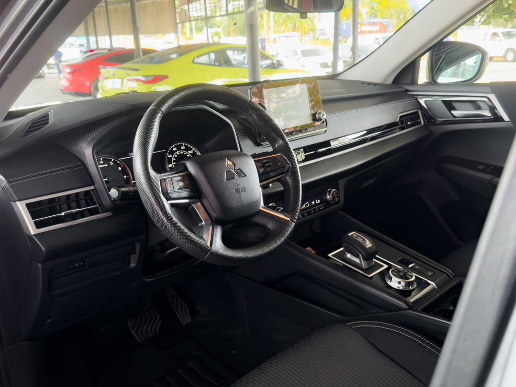 Used Car 2024 Mitsubishi Outlander  For Sale Under $35,000 In San Juan, Puerto Rico