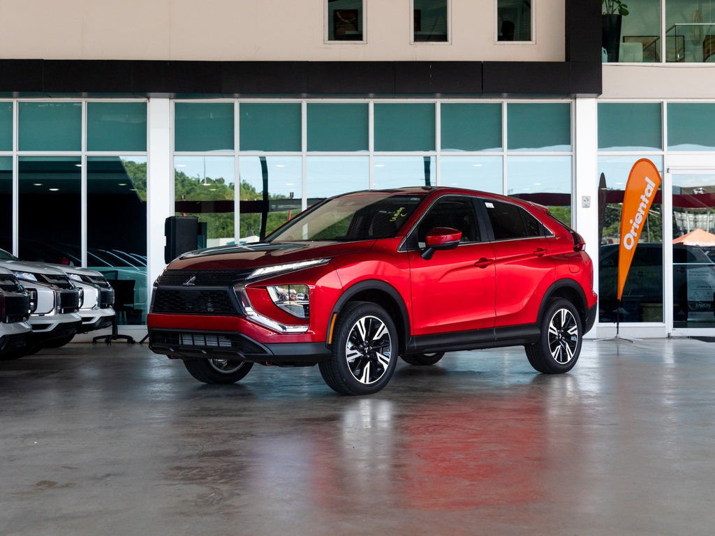 2025 Mitsubishi Eclipse Cross LE S-AWC's photo