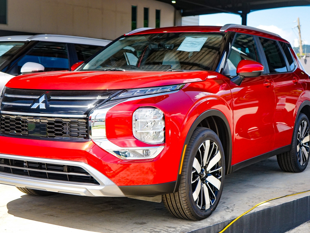 2026 Mitsubishi Outlander SE FWD's photo