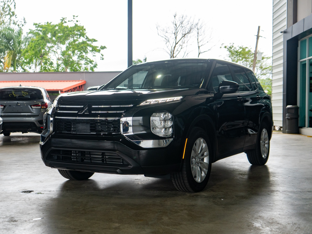 2026 Mitsubishi Outlander ES FWD's photo