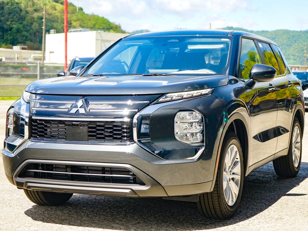 2026 Mitsubishi Outlander ES FWD's photo