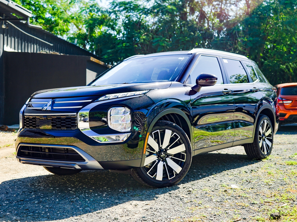 2026 Mitsubishi Outlander SE FWD's photo