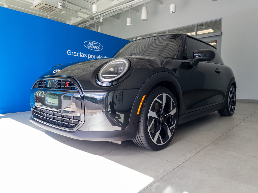 2025 MINI Hardtop 2 Door's photo