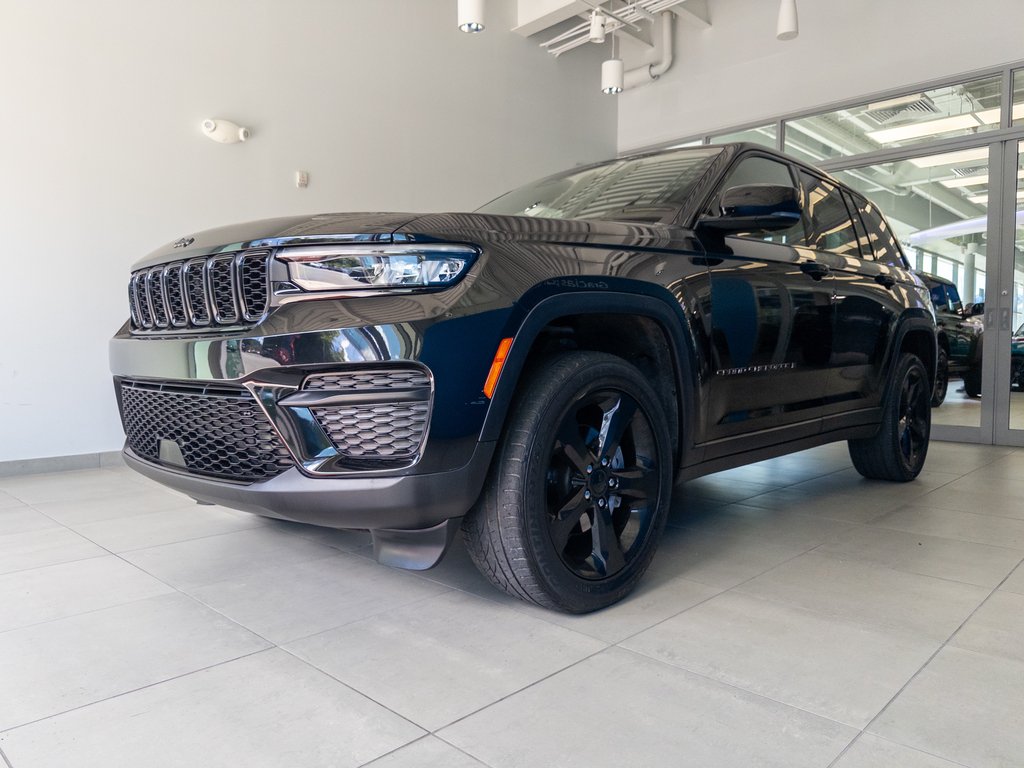 2023 Jeep Grand Cherokee Altitude's photo