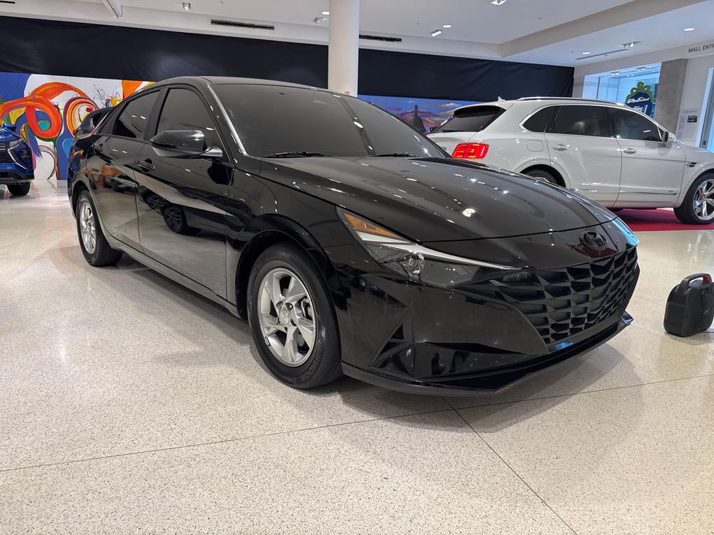 2023 Hyundai Elantra SE