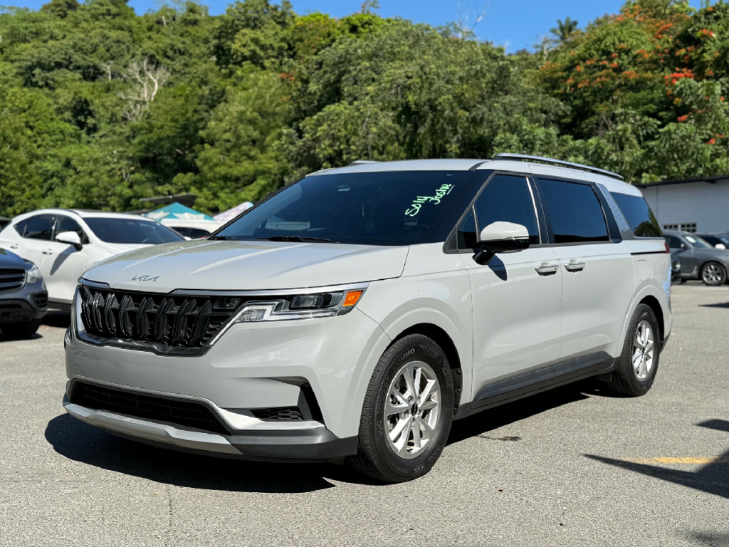 2023 Kia Carnival LX's photo