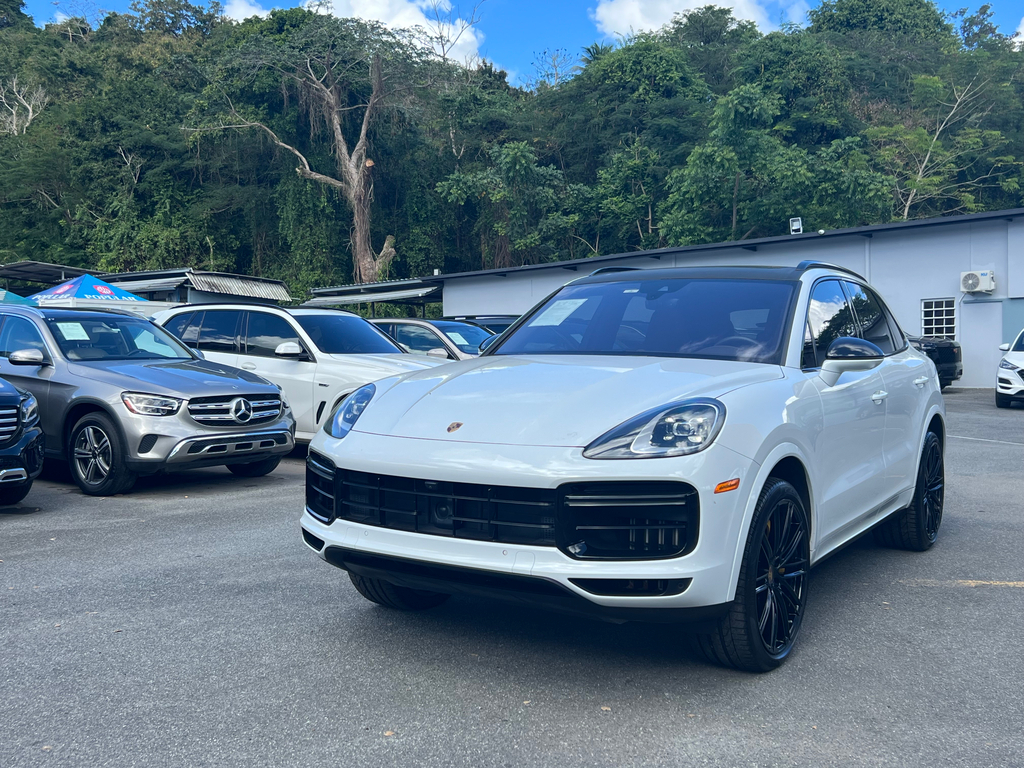 2023 Porsche Cayenne Turbo S E-Hybrid's photo