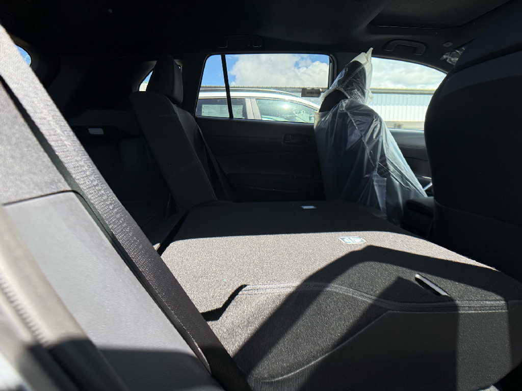 2025 Toyota Corolla Cross Hybrid SE photo 3