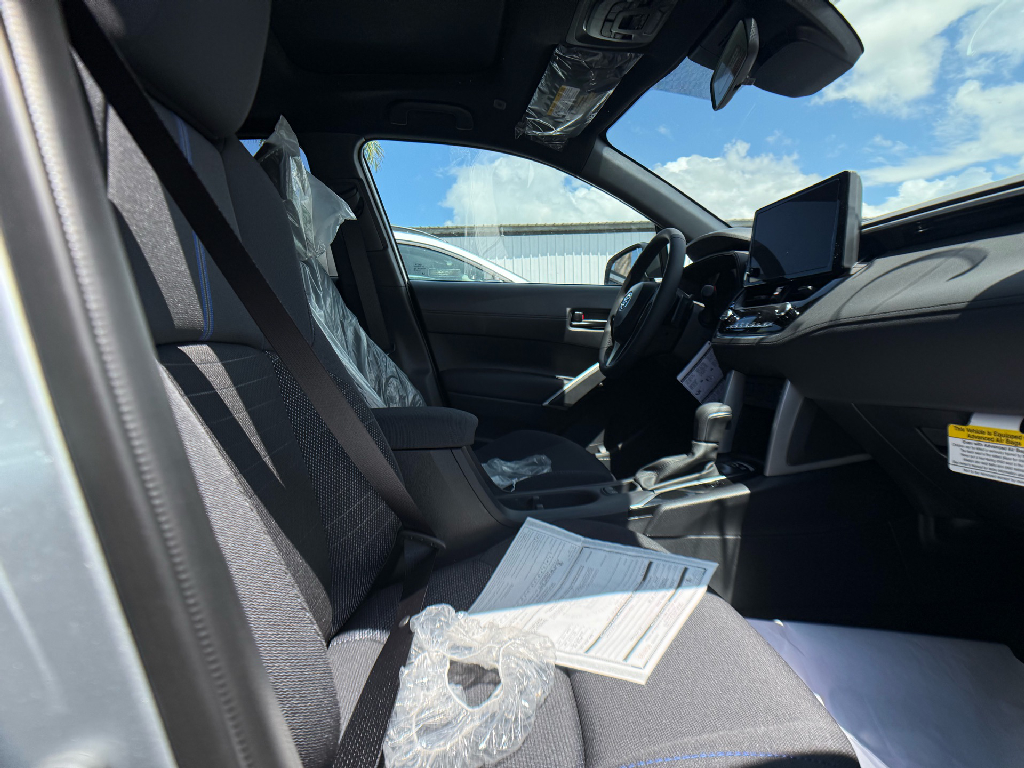 2025 Toyota Corolla Cross Hybrid SE photo 4