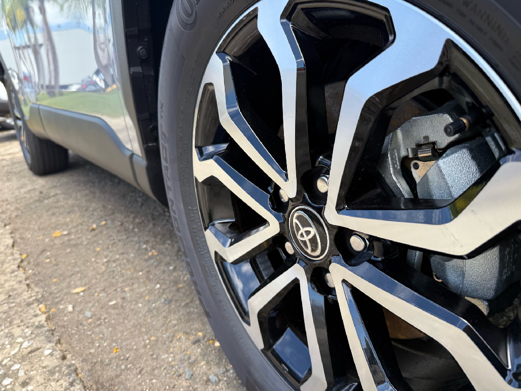 2025 Toyota Corolla Cross Hybrid SE photo 5