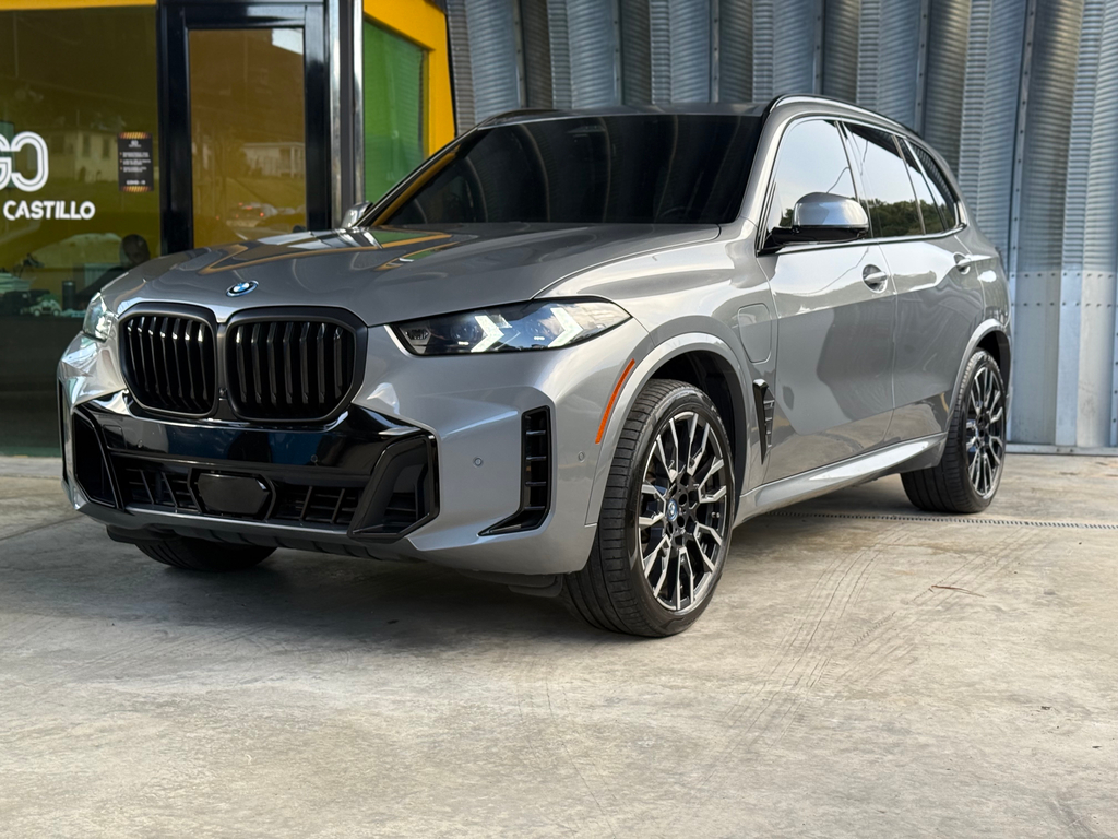 2024 BMW X5 50e's photo