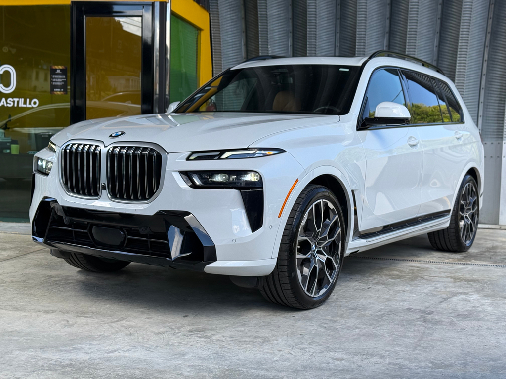 2023 BMW X7 xDrive40i's photo