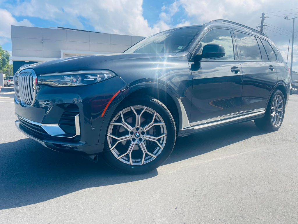 2021 BMW X7 40i's photo