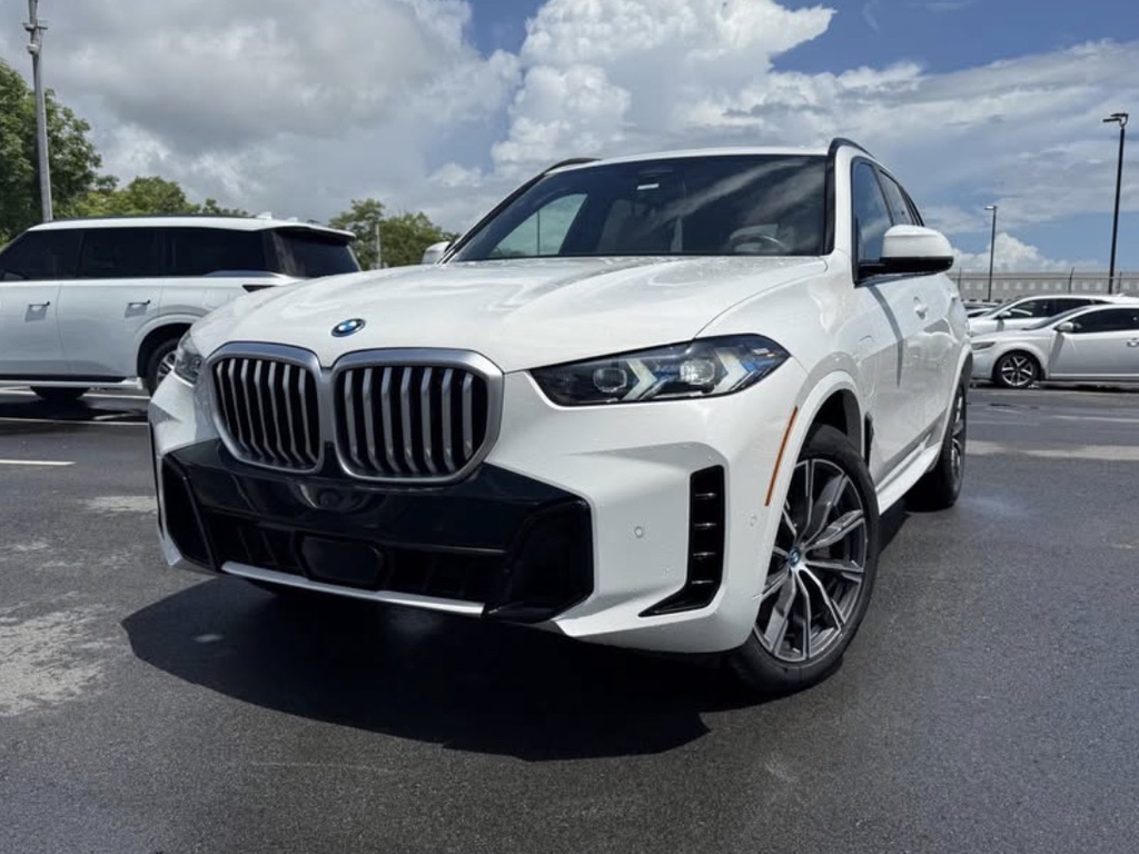 2025 BMW X5 xDrive50e's photo