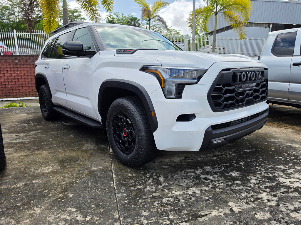 2026 Toyota Sequoia SR5 4WD i-FORCE MAX Hybrid's photo