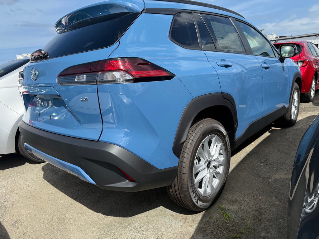 2026 Toyota Corolla Cross LE photo 2
