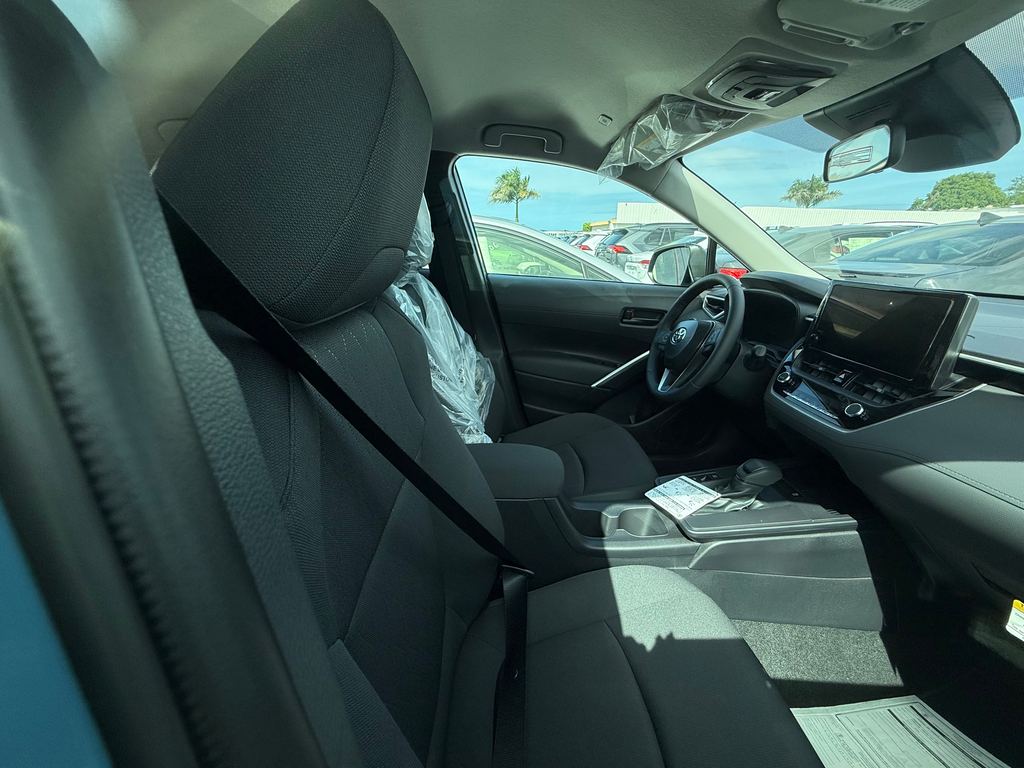 2026 Toyota Corolla Cross LE photo 4