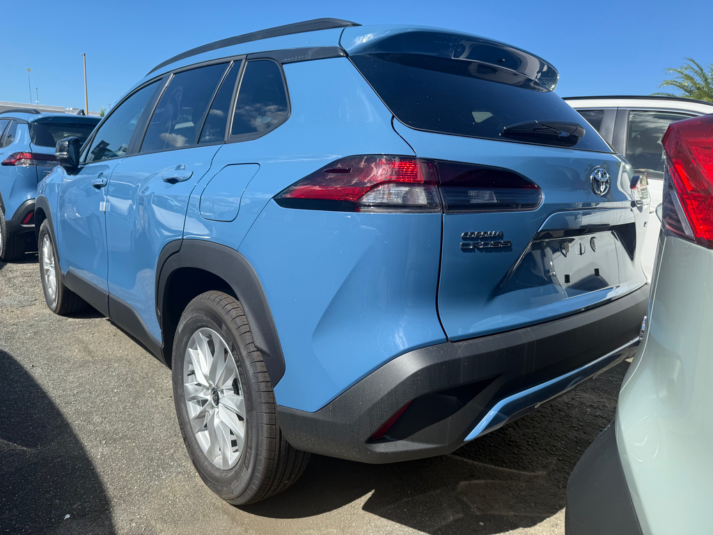 2026 Toyota Corolla Cross LE photo 2