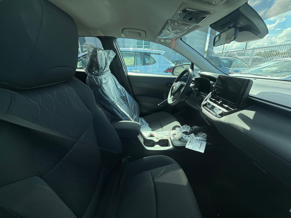 2026 Toyota Corolla Cross LE photo 4