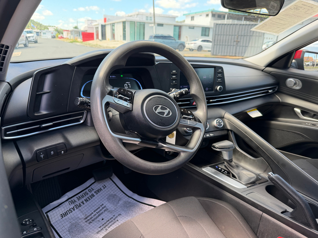 2024 Hyundai Elantra SE