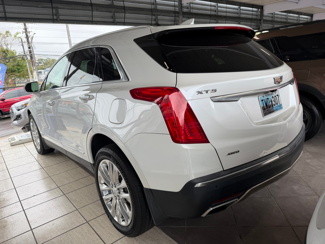 2017 Cadillac XT5 Platinum AWD