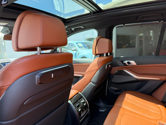 2025 BMW X5 M60i