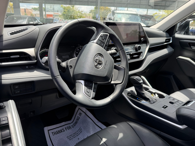 2025 Toyota Highlander Hybrid XLE