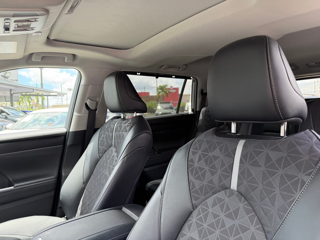 2025 Toyota Highlander Hybrid XLE
