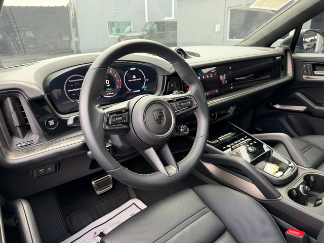 2025 Porsche Cayenne Turbo E-Hybrid