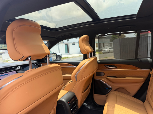 2023 Jeep Grand Cherokee Summit