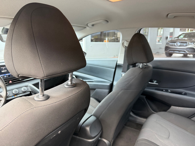 2023 Hyundai Elantra SE