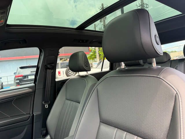 2024 Volkswagen Tiguan SE R-Line Black