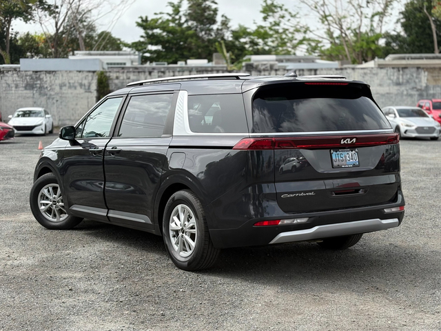 2022 Kia Carnival LX