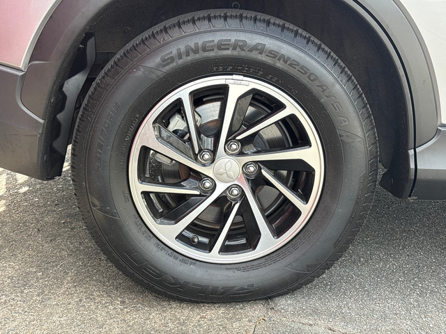 2024 Mitsubishi ECLIPSE CROSS ES