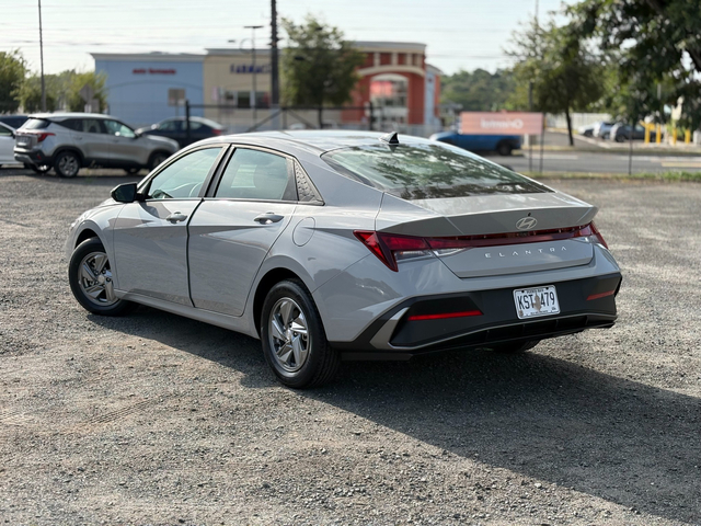 2025 Hyundai Elantra SE
