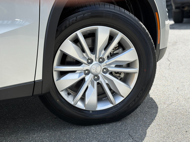 2026 Mitsubishi Outlander ES