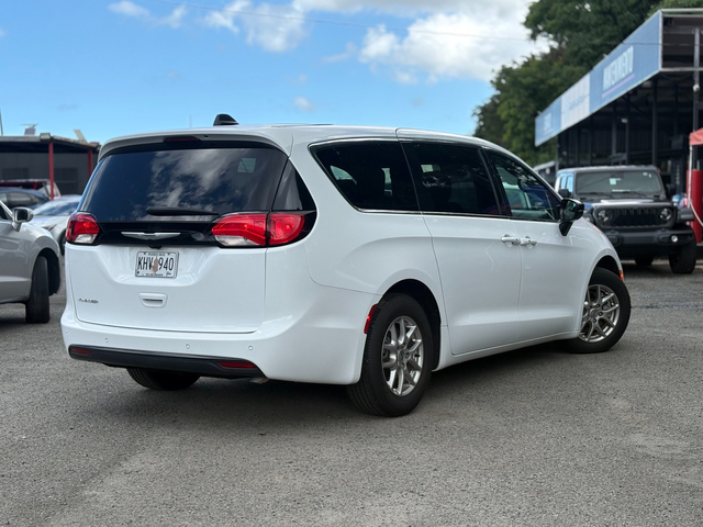 2025 Chrysler Voyager LX