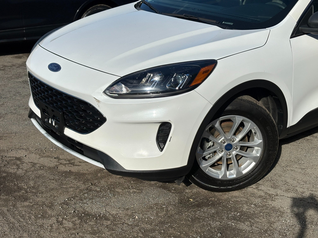 2022 Ford Escape SE Hybrid