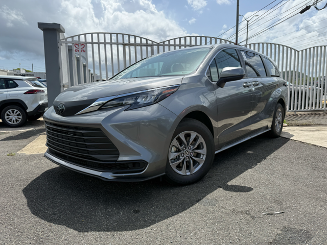 2026 Toyota Sienna CE FWD 7 PASSENGER