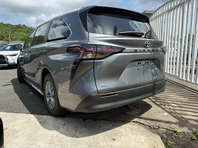 2026 Toyota Sienna CE FWD 7 PASSENGER