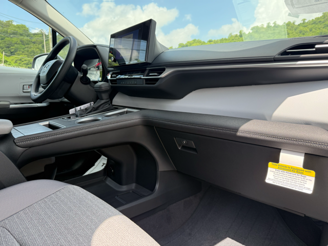 2026 Toyota Sienna CE FWD 7 PASSENGER