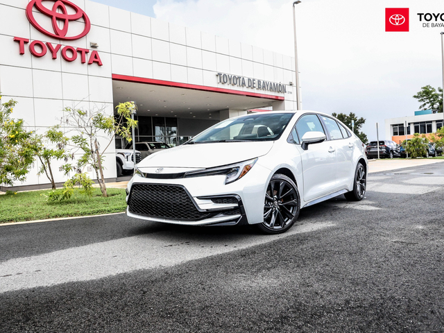 Toyota Corolla XSE (White)