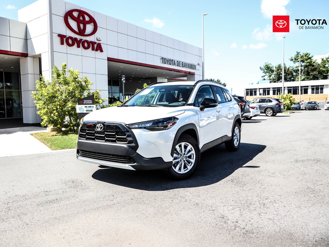 Toyota Corolla Cross LE (Platinum White)