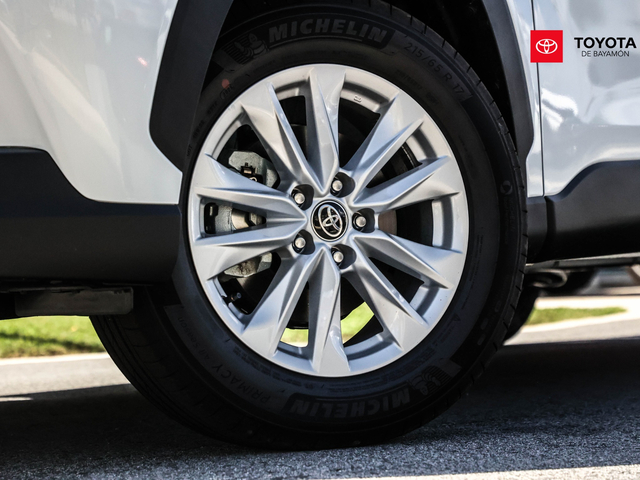 Toyota Corolla Cross LE (Platinum White)