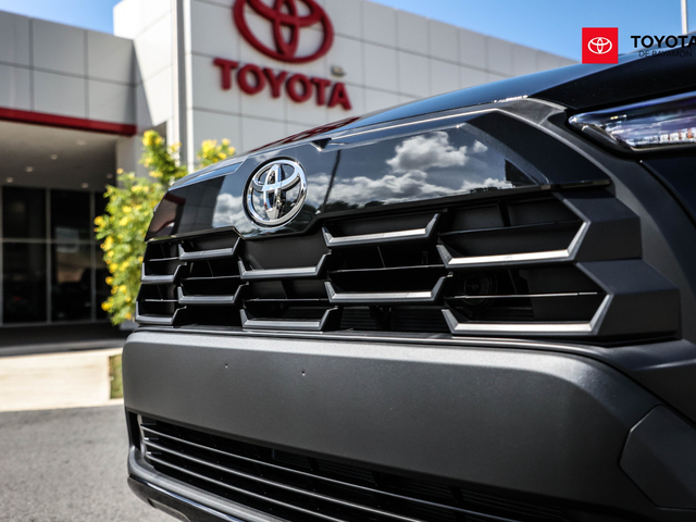 Toyota Corolla Cross LE (Jet Black)