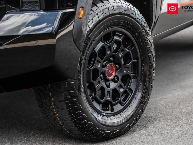 Toyota Tundra TRD PRO (Attitude Black)