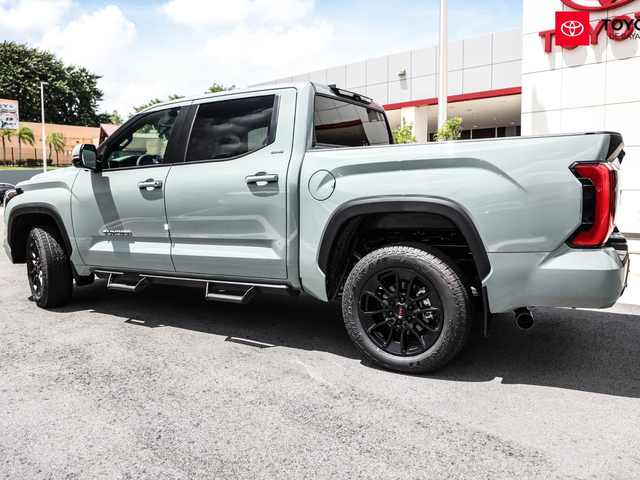 Toyota Tundra SR5 Premium (Urban Khaki)