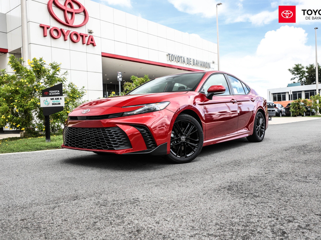 Toyota Camry SE Hybrid (Emotional Red)