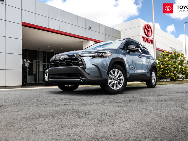Toyota Corolla Cross LE (Celestite Gray)