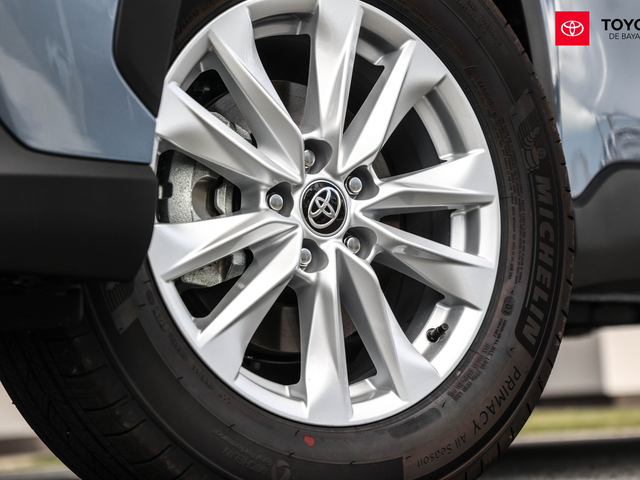 Toyota Corolla Cross LE (Celestite Gray)